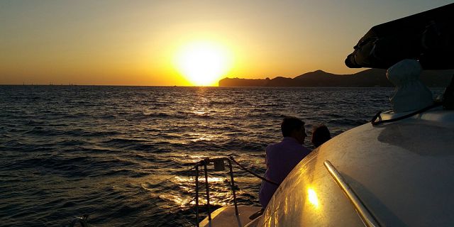 Private catamaran 2 hours sunset cruise west coast (6)